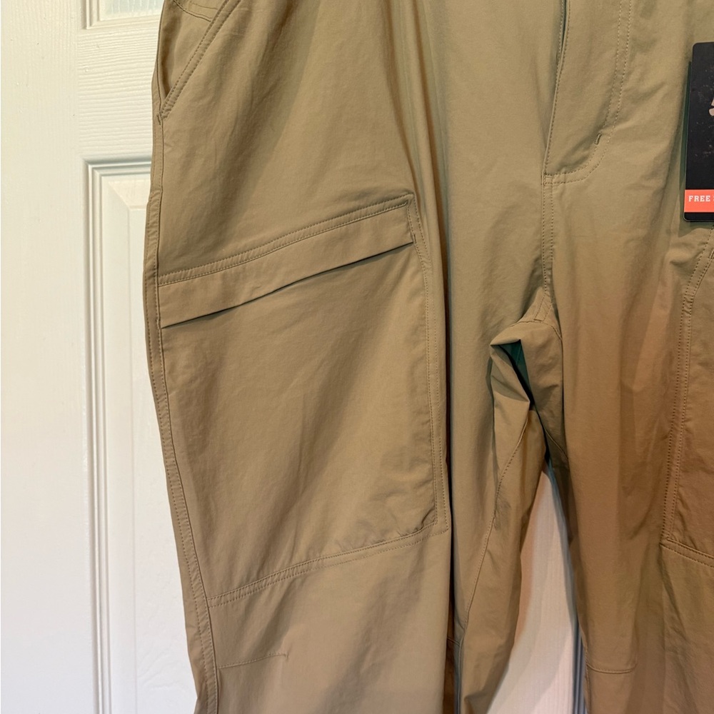 NWT FREE SOLDIER Men’s Tactical Cargo Hiking Waterproof Pants Size 42W/32L - Picture 8 of 16